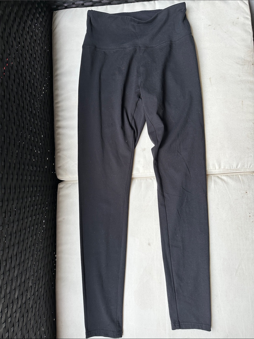 Three Dots Women’s Black Ankle Leggings. Size Small